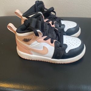 7c Toddler sneakers good condition, only worn a few times (can be worn unisex)
